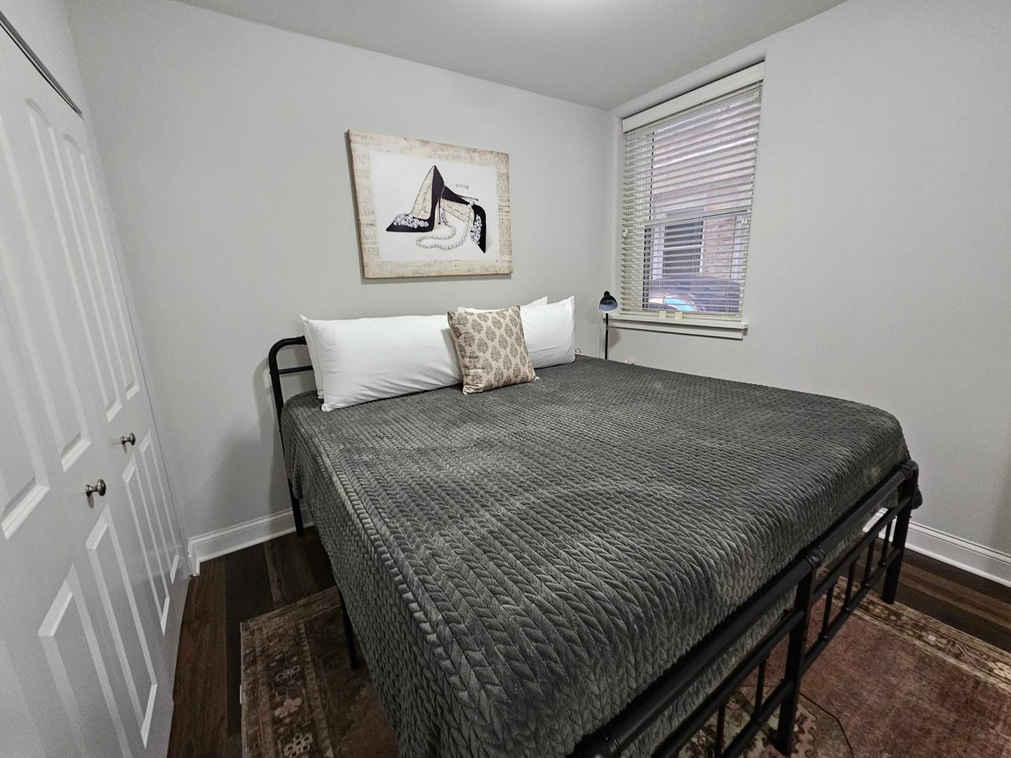 Cozy King Bed Stay At The Historic Inman - 201 Champaign Luaran gambar