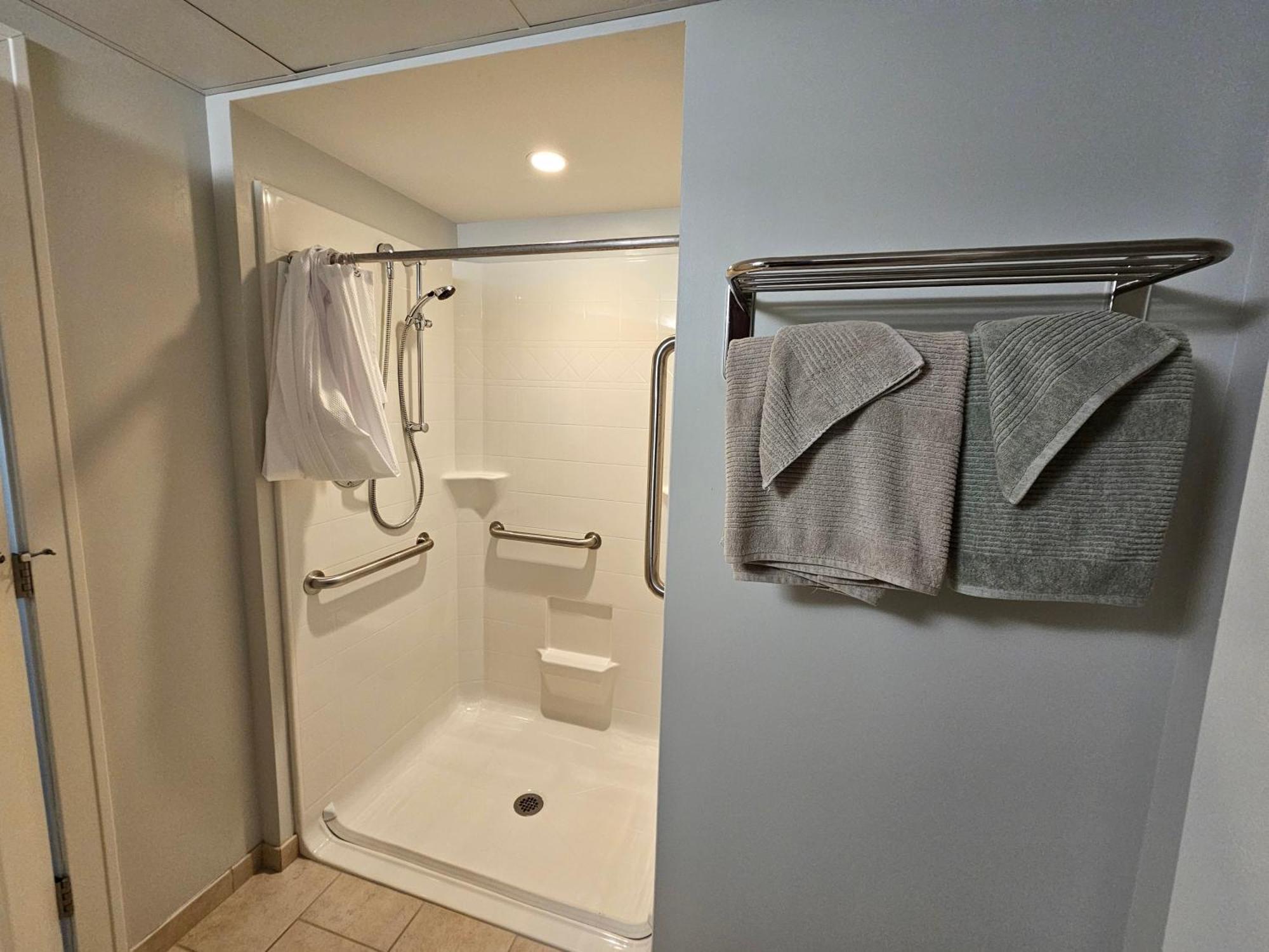Cozy King Bed Stay At The Historic Inman - 201 Champaign Luaran gambar