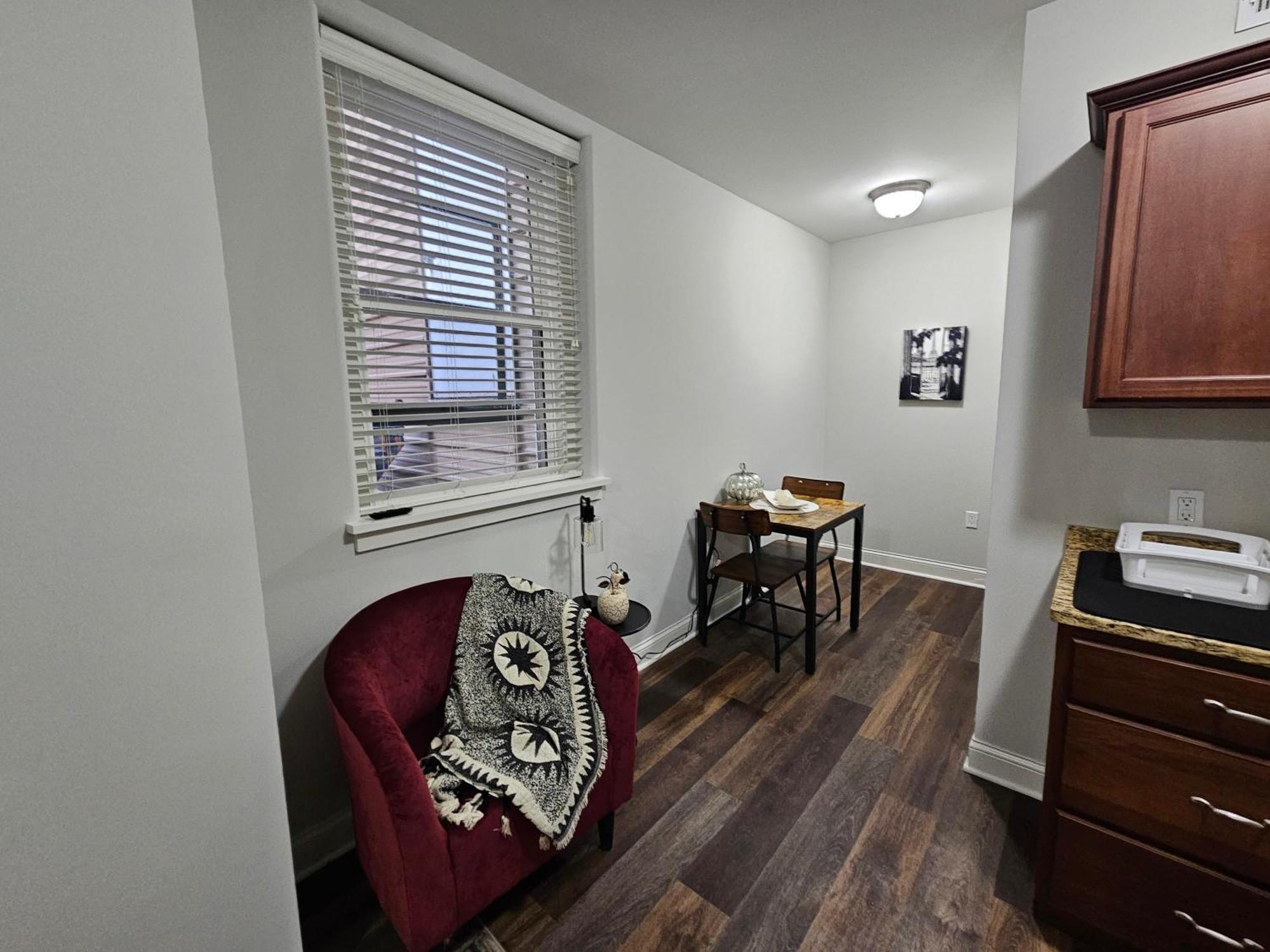 Cozy King Bed Stay At The Historic Inman - 201 Champaign Luaran gambar